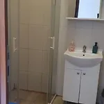- Hostel Bukurešť