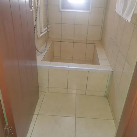 بيت شباب - بوخارست