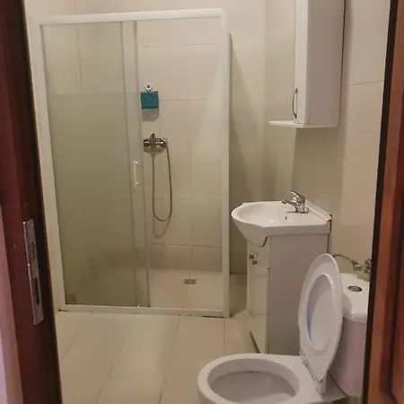 - Bucureşti