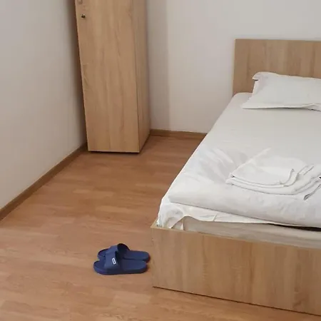 - 호스텔 *