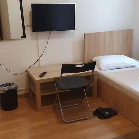 - Hostel Βουκουρέστι