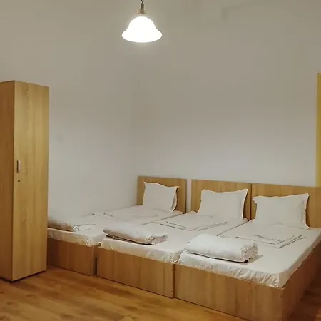 - Auberge de jeunesse