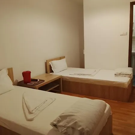 Auberge de jeunesse - *