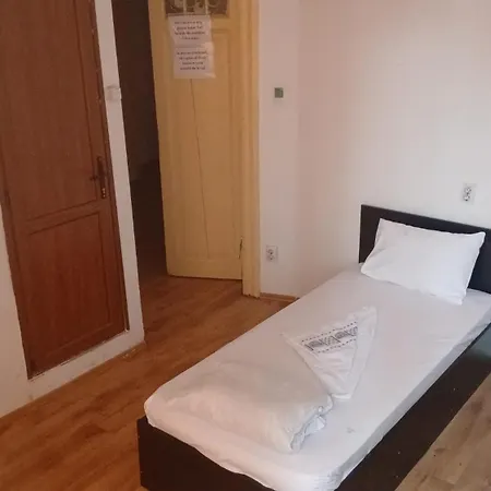 - Auberge de jeunesse *