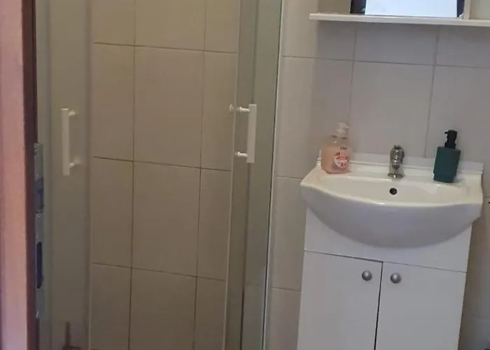 - Albergue Bucareste