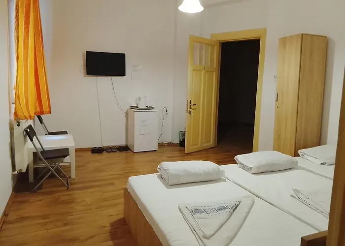 Auberge de jeunesse - *