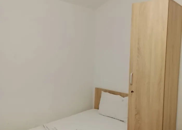 - Albergue Bucareste